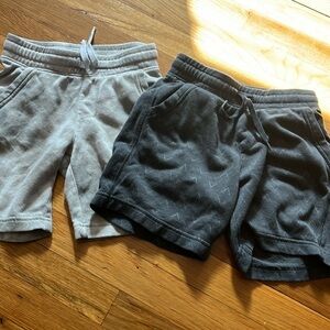 Old Navy boys patterned shorts bundle some signs of wear see pics 6/7 size S.